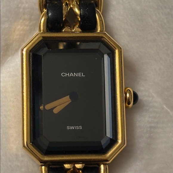 Chanel watch w/ lambskin bracelet - Picture 9 of 10